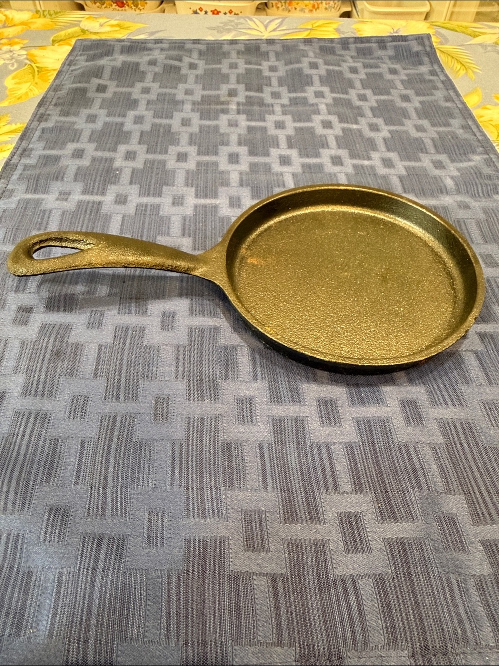 Cast Iron Skillet Pan in Black - Durable Home Kitchen Frying Pan